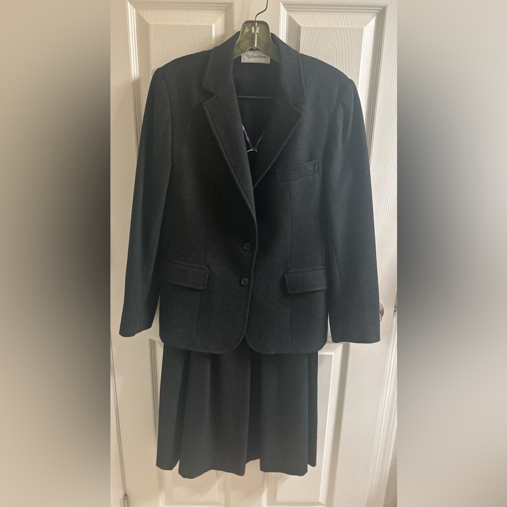 Vintage Classic Wool Women's Blazer and Skirt Set